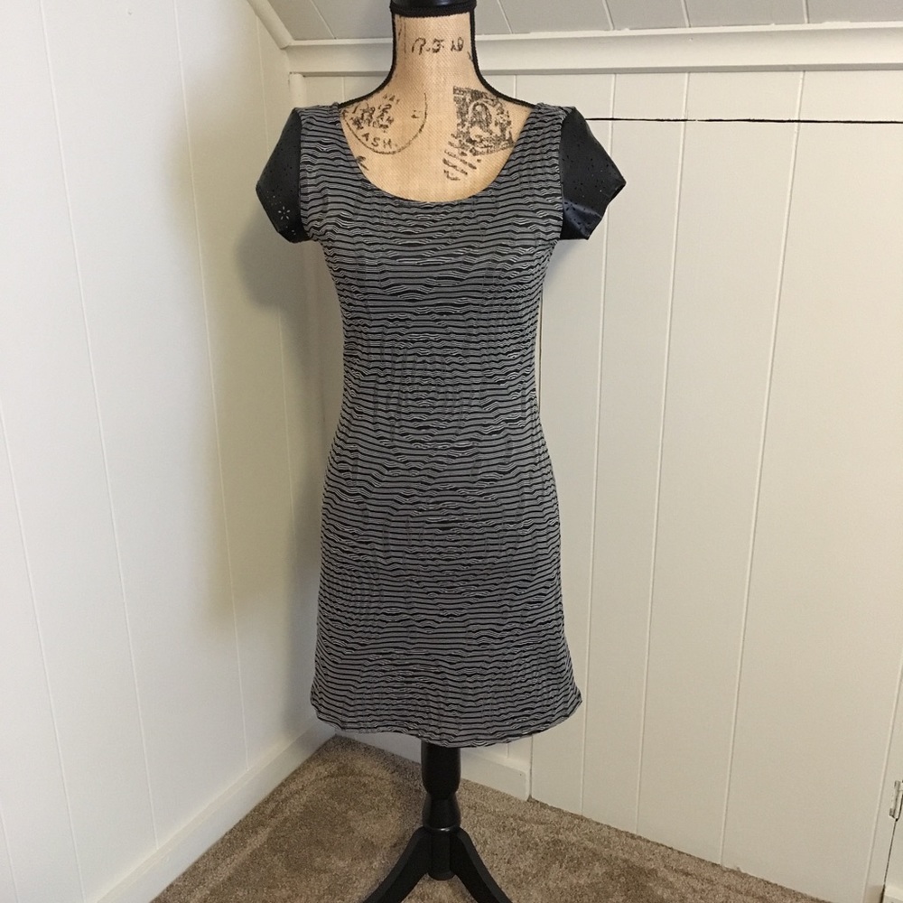 Paper Crane Textured Scoop Neck Bodycon Mini Dress